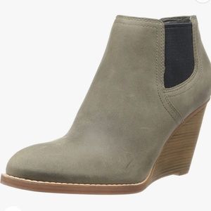 Cole Haan Balthasar Nubuck Bootie
In Greystone 5.5